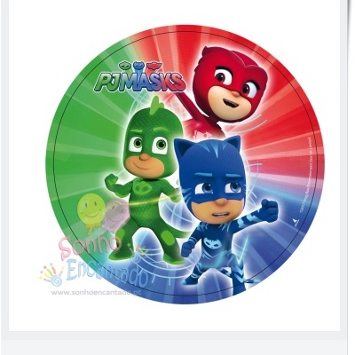 Imagem circular dos PJ Masks com personagens vermelha, verde e azul em fundo colorido