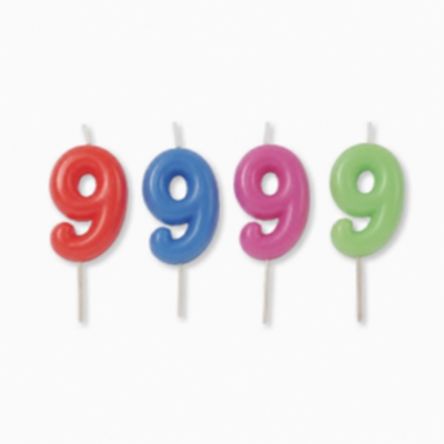 Quatro velas de aniversário número 9 em diferentes cores