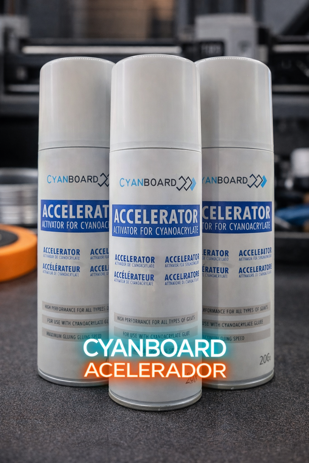 Três latas de acelerador para cola cianoacrilato da marca Cyanboard