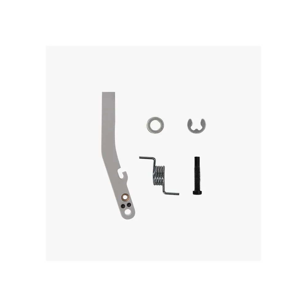 Conjunto de peças metálicas para mecanismo em fundo branco