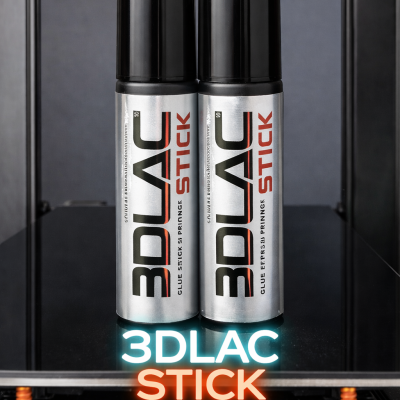 Dois sticks de cola 3DLAC STICK com rótulos prateados em impressora 3D