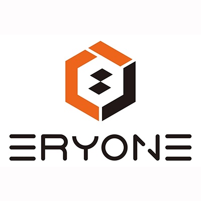 Logotipo geométrico em laranja e preto com o texto ERYONE