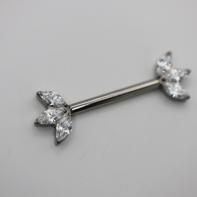 Piercing em barra reta prateado com pedras brilhantes em forma de folhas