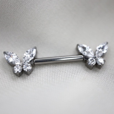 Piercing de barra reta com extremidades em forma de borboleta com pedras brilhantes