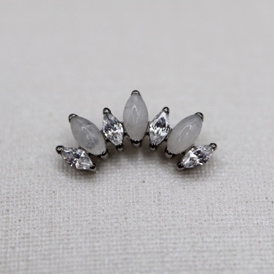 Brinco de aço inoxidável com pedras brilhantes e opacas