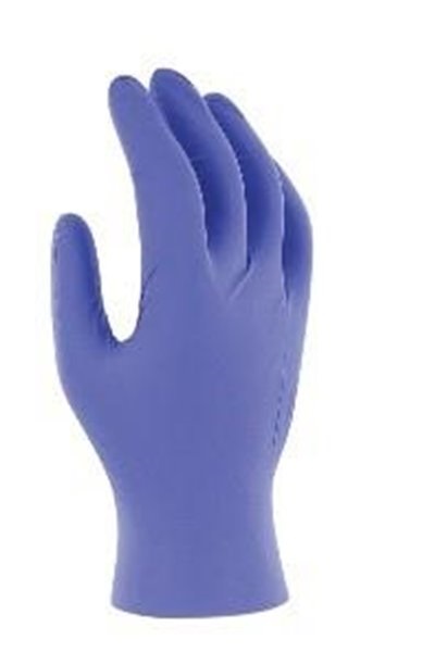 Luva descartável azul erguida sobre fundo branco