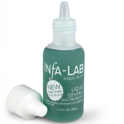 Frasco verde com líquido e tampa branca removida ao lado