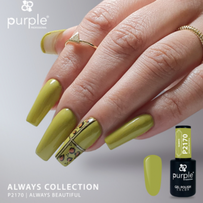 Unhas com verniz gel verde oliva com padrão animal print e embalagem de verniz Purple P2170