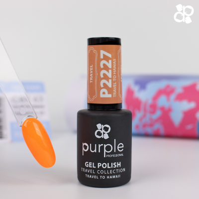 Frasco de verniz gel laranja da Purple Professional com mostra da cor e embalagem ao fundo