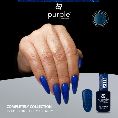 Verniz gel azul com brilho da purple professional coleção COMPLETELY COLLECTION, cor P2131, aplicado em unhas longas.