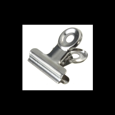 Clip metálico prateado com orifício circular