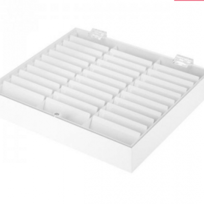 Organizador branco quadrado de plástico com compartimentos retangulares