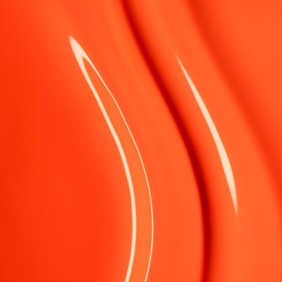 Superfície lisa e brilhante laranja com reflexos curvos de luz