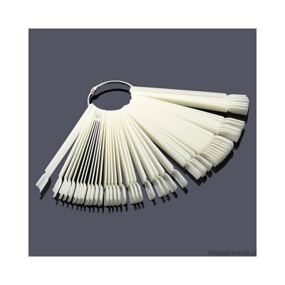 Amostra de unguento para unhas em plástico branco