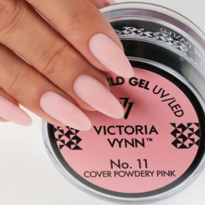 Mãos com unhas pintadas seguram pote de gel UV/LED rosa