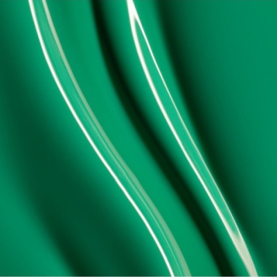 Dois tubos transparentes sobre tecido verde