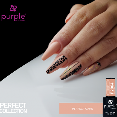 Unhas com verniz de gel Purple Professional Perfect Cake e padrão leopardo