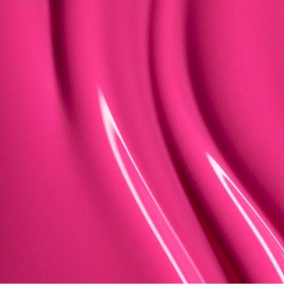 Superfície rosa brilhante com ondulações e reflexos