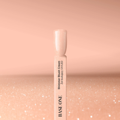 Tubete de creme blush cintilante cor rosa claro com texto preto em fundo rosa brilhante