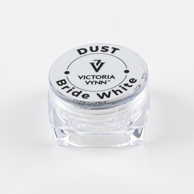 Frasco transparente de pó branco da Victoria Vynn com tampa branca e texto preto