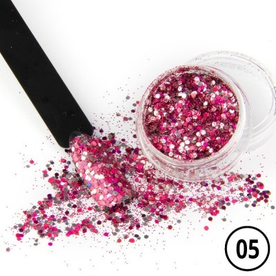 Pote de purpurina rosa brilhante e unha artificial com purpurina