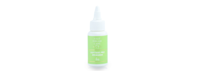 Frasco branco com rótulo verde de produto FOOT DREAM CARE SOFTNAIL PRO