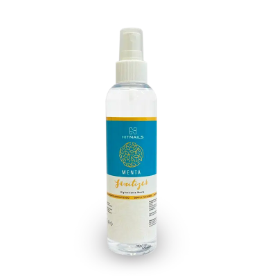 frasco de spray transparente com etiqueta azul e branca HTNAILS MENTA Sanitizer