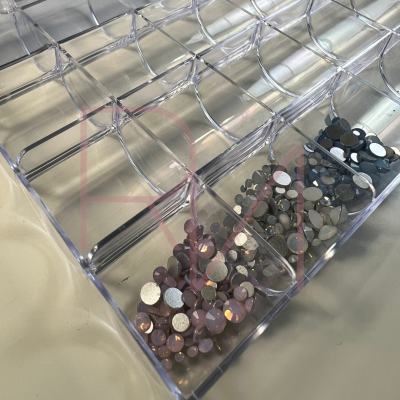 Organizador acrílico com brilhantes metálicos prateados e dourados