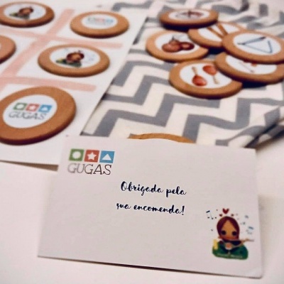 Ímanes ou botons redondos com ilustrações e cartões de agradecimento GUGAS