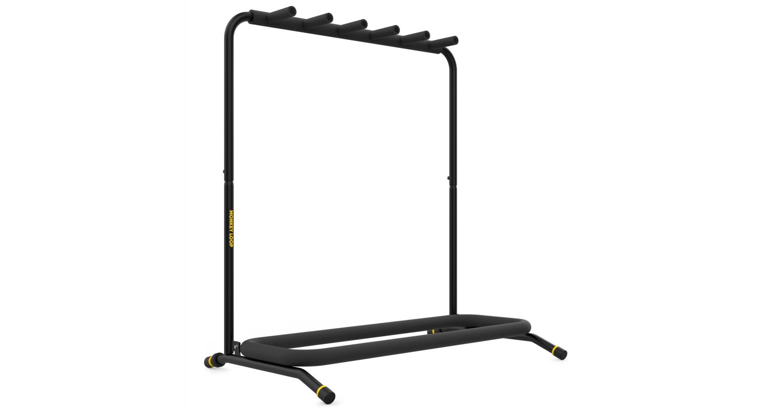 Estrutura metálica preta para exercício com barras e base almofadada preta.