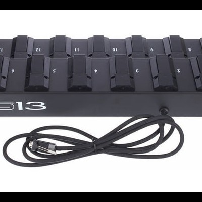 Pedal de controlo preto FS13 com pedais numerados e cabo USB
