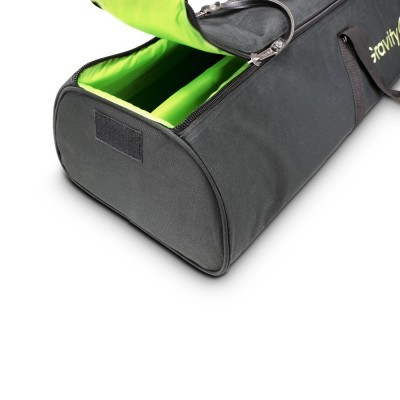 Mala preta com interior verde fluorescente e alça de transporte