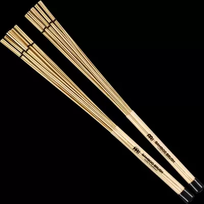 Par de baquetas de bambu com texto preto em fundo preto