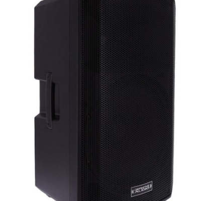 Coluna de som preta com grade metálica, pega lateral e logótipo frontal GENUS AUDIO