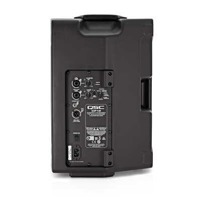 Coluna de som profissional QSC CP 12S preta vista de lado com painel traseiro