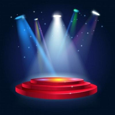 Plataforma redonda vermelha iluminada por refletores coloridos