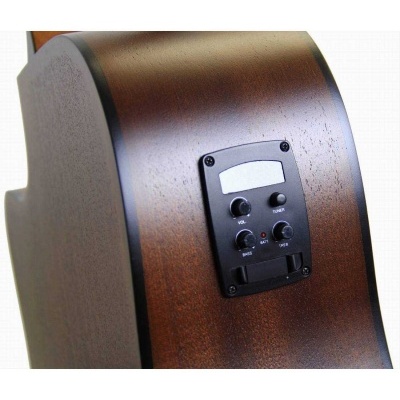 Violão de madeira com painel eletrónico e botões