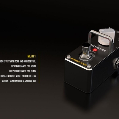 Pedal de efeito M-OT1 preto metalizado com texto técnico e botão