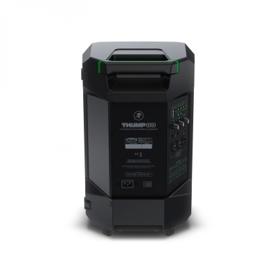 Coluna de som preta Thumb Co com entradas e botões visíveis