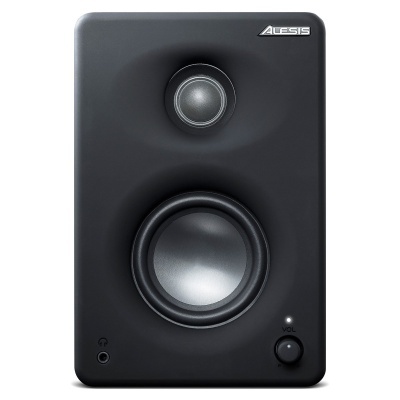 Monitor de áudio Alesis preto com tweeter e alto-falante, botão de volume e entrada de auscultadores