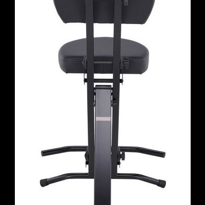Cadeira elevatória preta com assento e encosto acolchoados