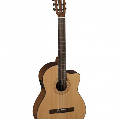 Guitarra clássica de madeira com corpo recortado