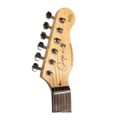 Cabeça de guitarra elétrica em madeira clara com tarraxas cromadas e cordas