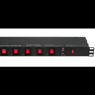 Multiplicador de energia preto com sete interruptores vermelhos e USB