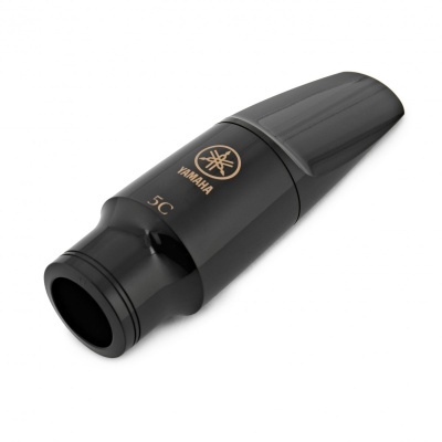 Bocal preto para instrumento de sopro com logotipo Yamaha e marca 5C