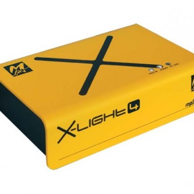 Aparelho eletrónico amarelo e preto com texto X-Light 4 e mp3 usb