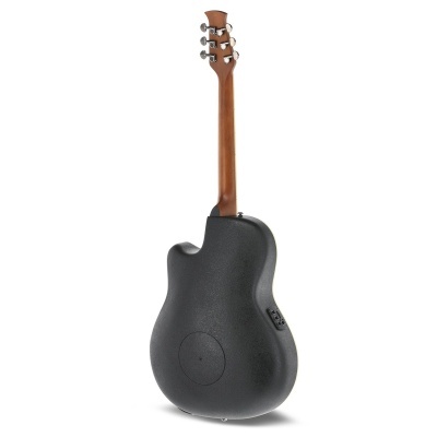 Guitarra elétrica acústica com corpo preto e braço em madeira castanha