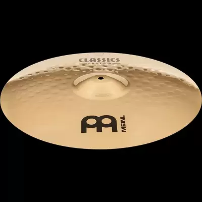 Prato de bateria bronze martelado com texto CLASSICS CUSTOM DARK CRASH e logo MEINL