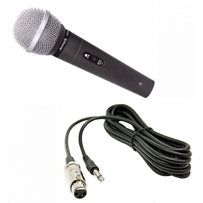 microfone preto com cabo preto em fundo branco