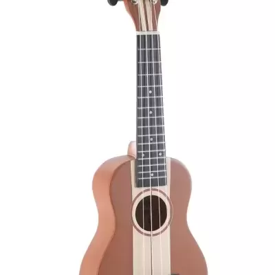 Ukulele castanho claro com faixas brancas e marca GEWA